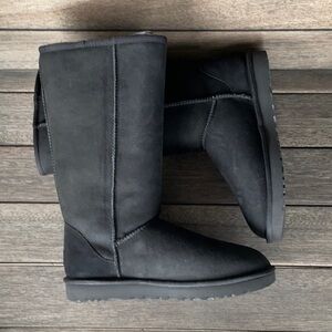 UGGS Classic Tall Black Women's Boots 9 NIB